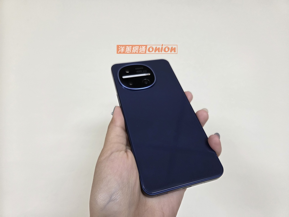 SHARP AQUOS R11 外觀